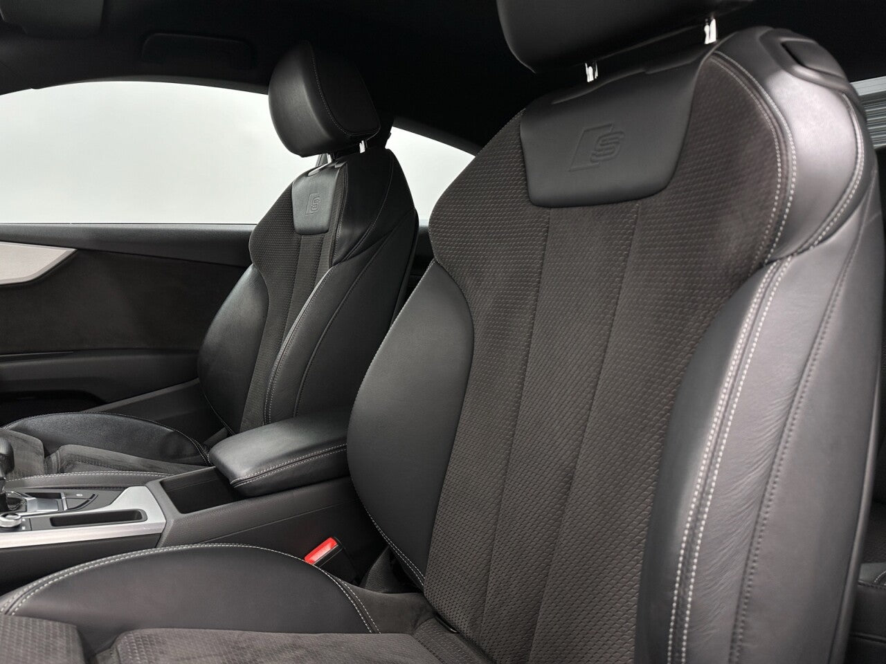 Audi A5 (B9) İçin Deri İç Mekan